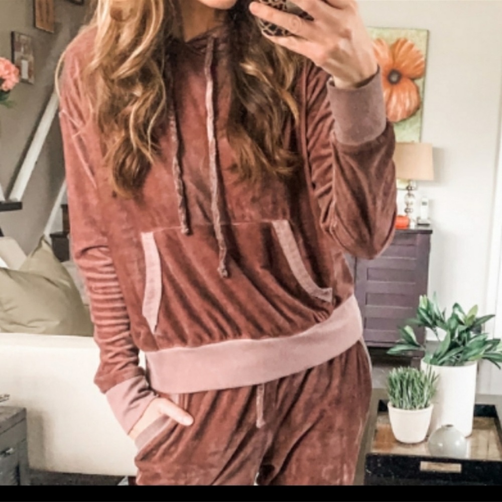 5/$25 KNOX ROSE blogger favorite velour hoodie top